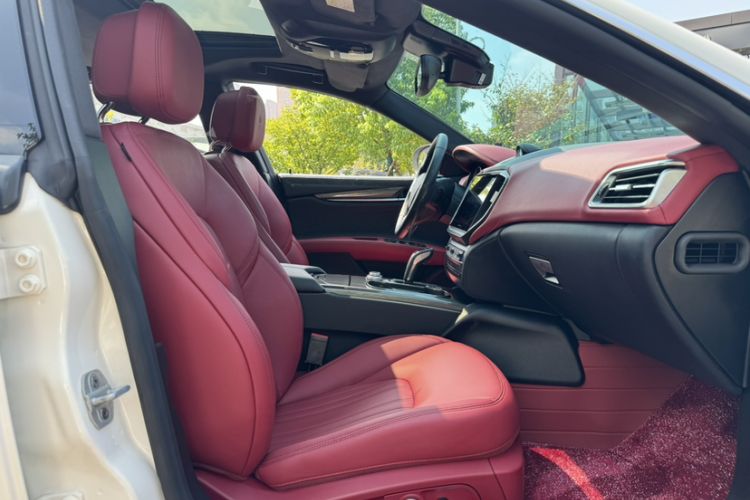 Used Maserati Ghibli 2021 2.0T Sharp Edition Interior 6