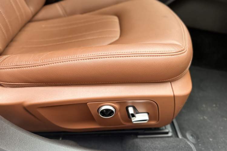 Used Maserati Ghibli 2021 2.0T Sharp Edition Interior 8