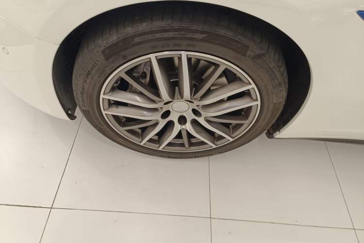 Used Maserati Ghibli 2021 2.0T Sharp Edition Left Front Wheel Hub
