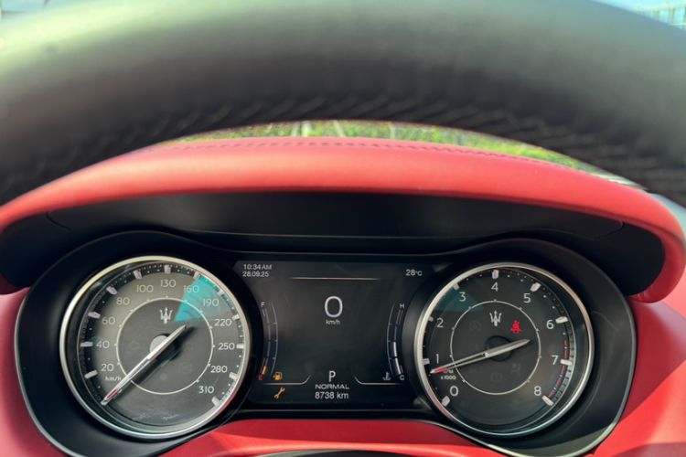 Used Maserati Ghibli 2021 2.0T Sharp Edition Odometer Close Up