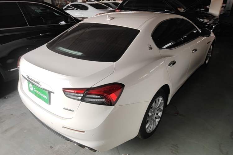 Used Maserati Ghibli 2021 2.0T Sharp Edition Rear Right 45 Deg