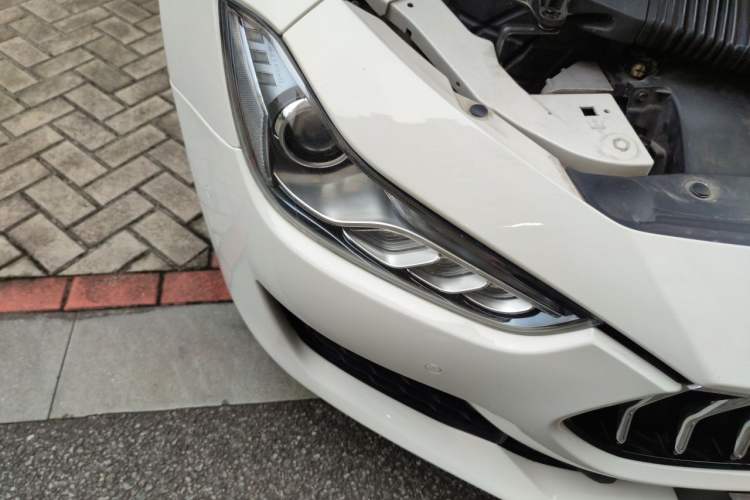 Used Maserati Ghibli 2021 2.0T Sharp Edition Right Front Headlight
