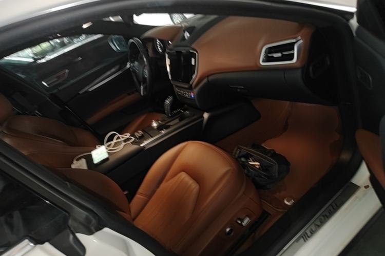 Used Maserati Ghibli 2021 2.0T Sharp Edition Right Front Seat