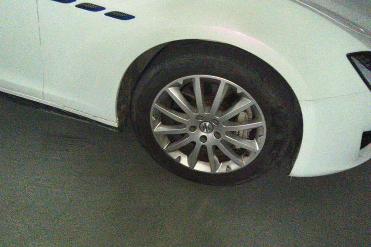 Used Maserati Ghibli 2021 2.0T Sharp Edition Right Front Wheel Hub