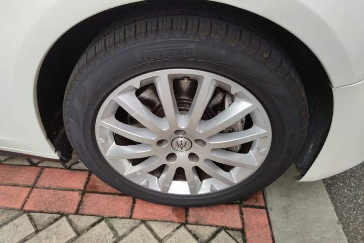 Used Maserati Ghibli 2021 2.0T Sharp Edition Right Front Wheel Hub