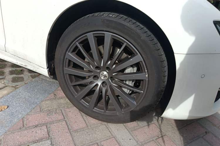 Used Maserati Ghibli 2021 2.0T Sharp Edition Right Front Wheel Hub