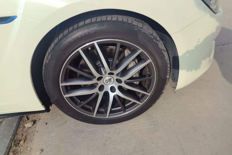 Used Maserati Ghibli 2021 2.0T Sharp Edition Right Front Wheel Hub