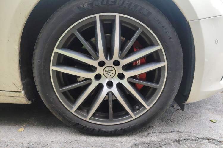 Used Maserati Ghibli 2021 3.0T GranSport Right Front Wheel Hub