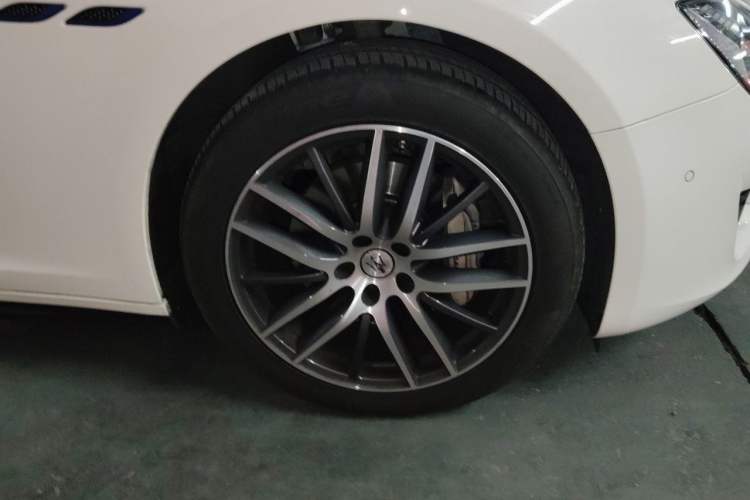 Used Maserati Ghibli 2021 Hybrid 2.0T Fenice Limited Edition Right Front Wheel Hub