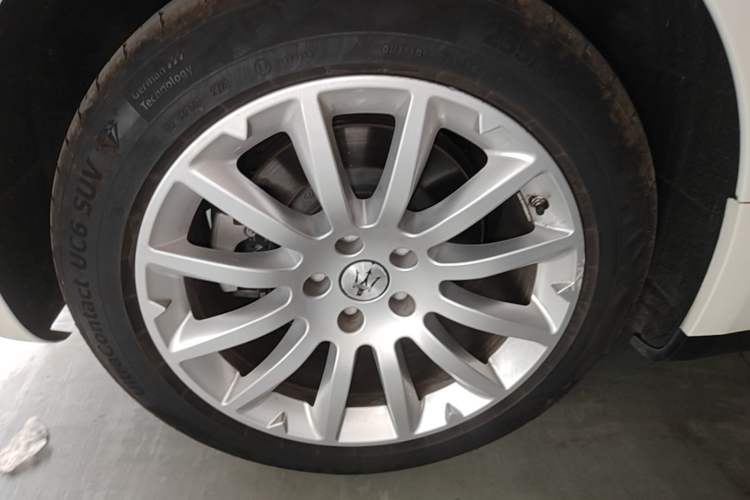 Used Maserati Ghibli 2021 2.0T Sharp Edition Right Rear Wheel Hub