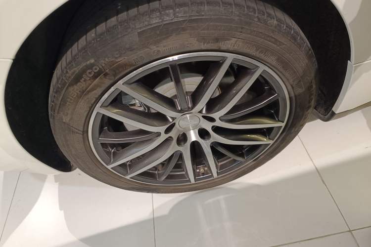 Used Maserati Ghibli 2021 2.0T Sharp Edition Right Rear Wheel Hub