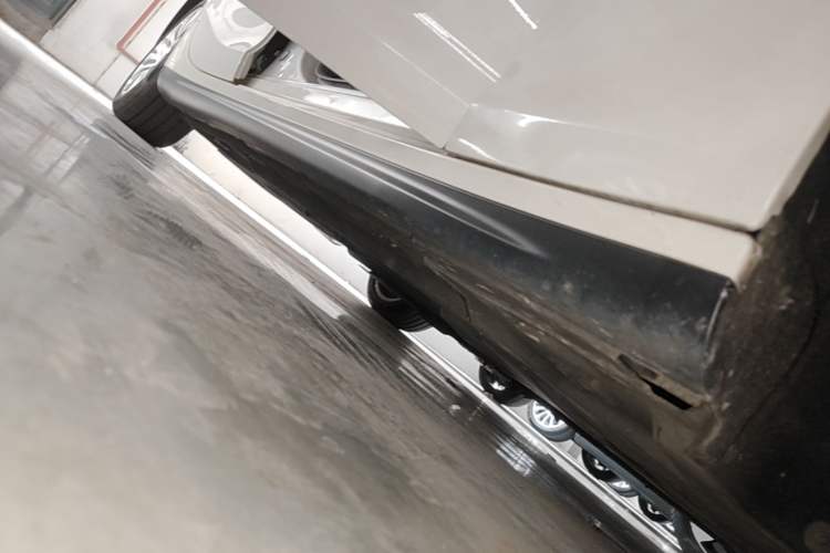Used Maserati Ghibli 2021 2.0T Sharp Edition Right Side Sill