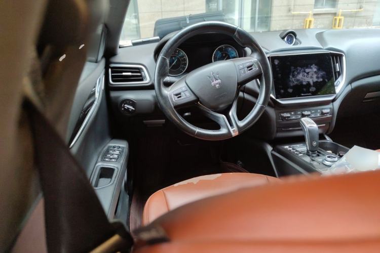 Used Maserati Ghibli 2021 2.0T Sharp Edition Steering Wheel