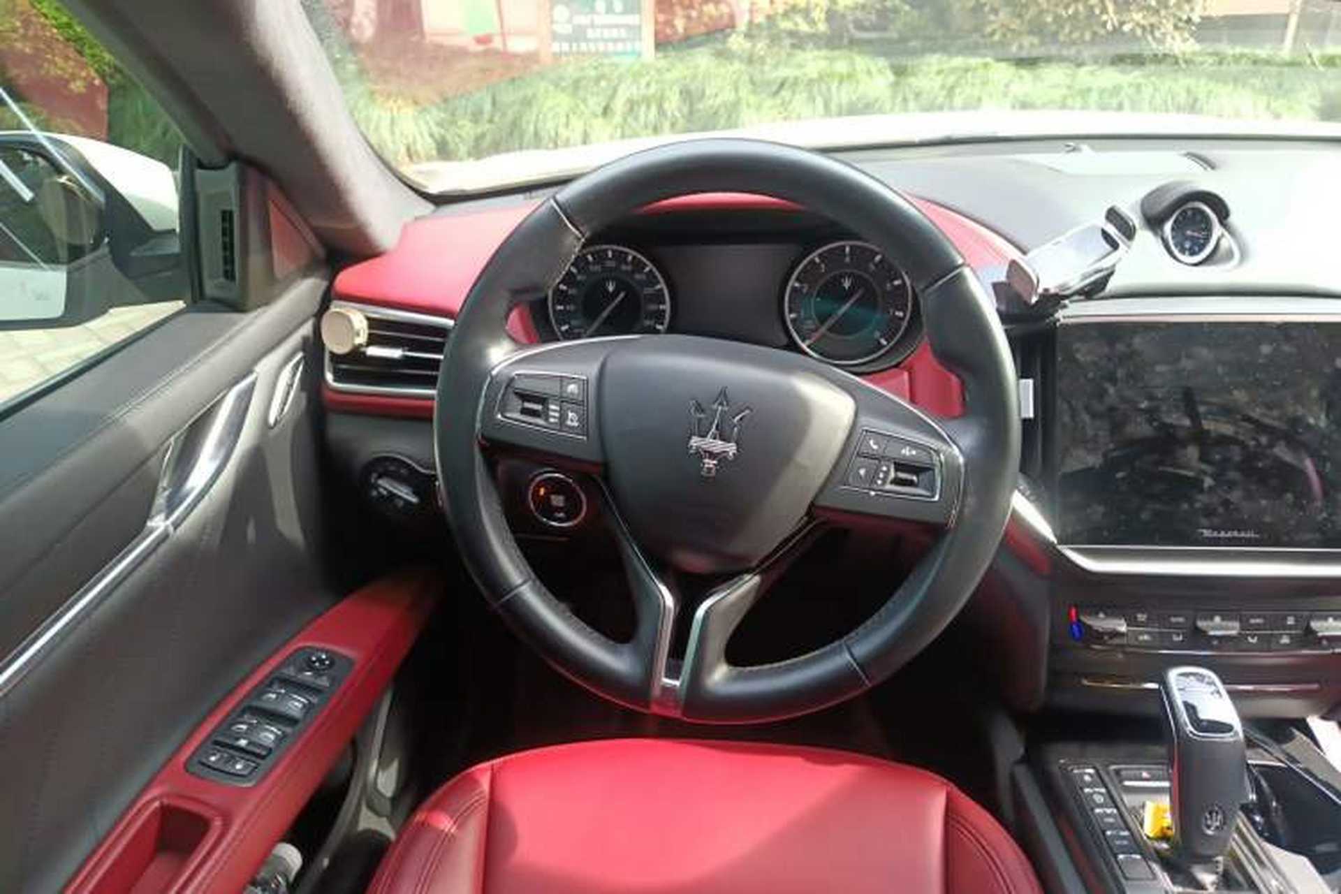 Used Maserati Ghibli 2021 2.0T Sharp Edition Steering Wheel