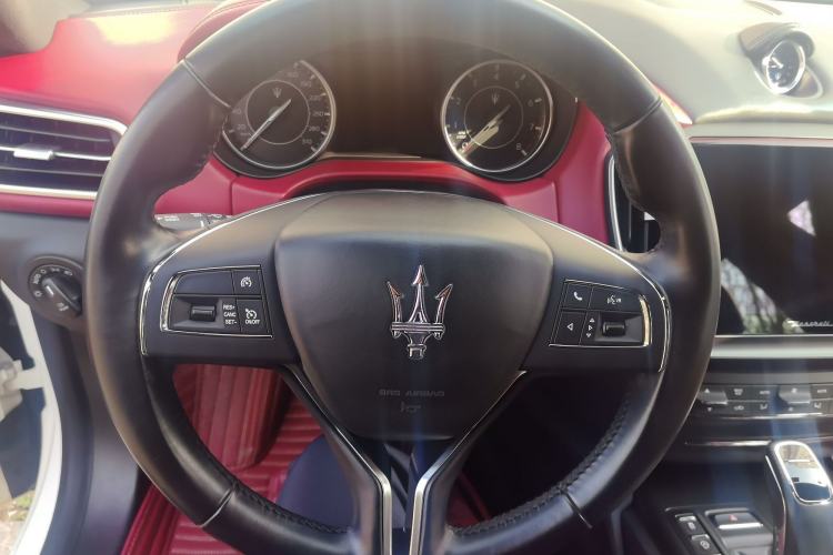 Used Maserati Ghibli 2021 2.0T Sharp Edition Steering Wheel