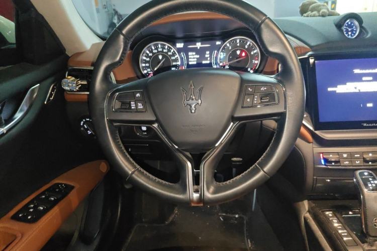 Used Maserati Ghibli 2021 2.0T Sharp Edition Steering Wheel