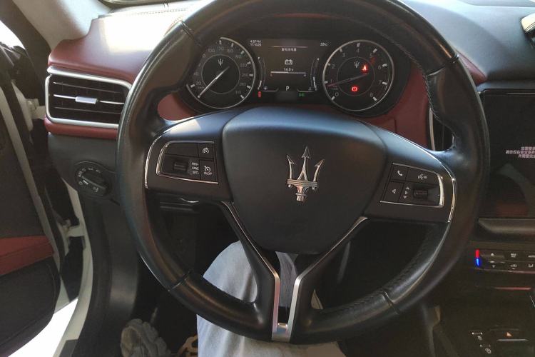 Used Maserati Ghibli 2021 2.0T Sharp Edition Steering Wheel