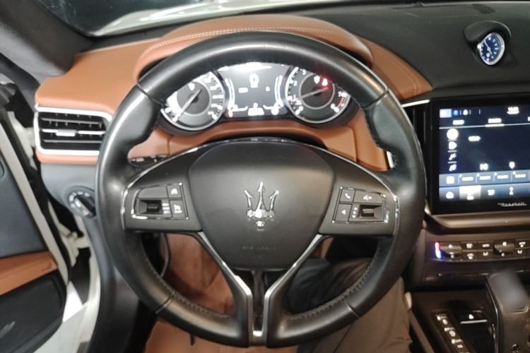 Used Maserati Ghibli 2021 2.0T Sharp Edition Steering Wheel