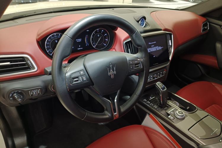 Used Maserati Ghibli 2021 2.0T Sharp Edition Steering Wheel