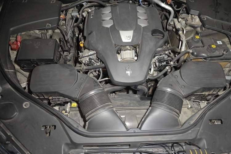 Used Maserati Ghibli 2022 3.0T Modena Engine Bay