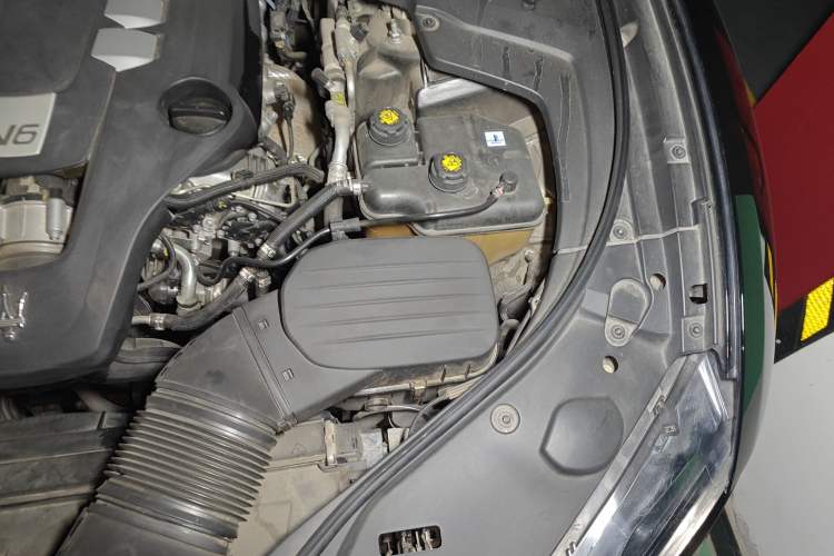 Used Maserati Ghibli 2022 3.0T Modena Engine Bay Left