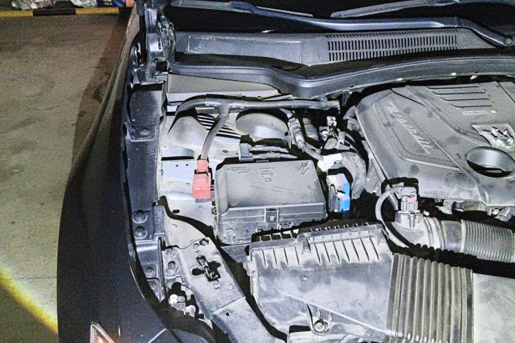 Used Maserati Ghibli 2022 2.0T GT Sharp Edition Engine Bay Right