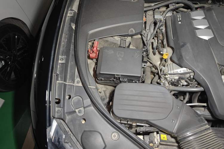 Used Maserati Ghibli 2022 3.0T Modena Engine Bay Right