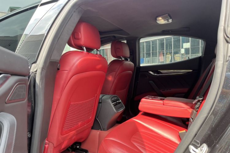 Used Maserati Ghibli 2022 2.0T GT Sharp Edition Interior 3