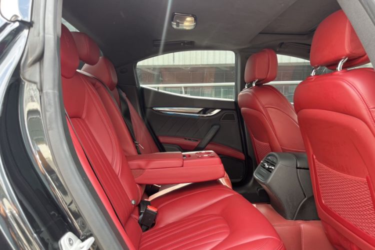 Used Maserati Ghibli 2022 2.0T GT Sharp Edition Interior 4