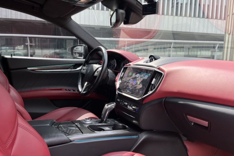 Used Maserati Ghibli 2022 2.0T GT Sharp Edition Interior 7