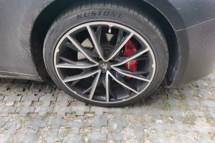 Used Maserati Ghibli 2022 2.0T GT Sharp Edition Right Front Wheel Hub