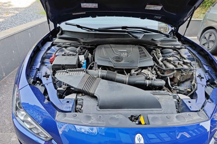Used Maserati Ghibli 2022 2.0T GT Sharp Edition Engine Bay Right