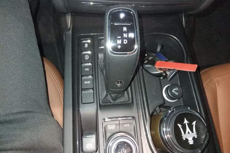Used Maserati Ghibli 2022 2.0T GT Sharp Edition Gear Lever