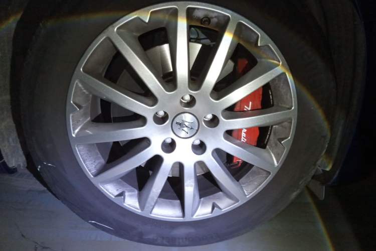 Used Maserati Ghibli 2022 2.0T GT Sharp Edition Right Front Wheel Hub