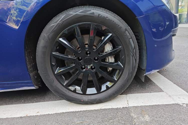 Used Maserati Ghibli 2022 2.0T GT Sharp Edition Right Front Wheel Hub