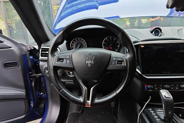 Used Maserati Ghibli 2022 2.0T GT Sharp Edition Steering Wheel