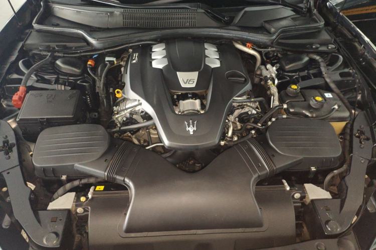 Used Maserati Ghibli 2022 3.0T Modena Engine Bay