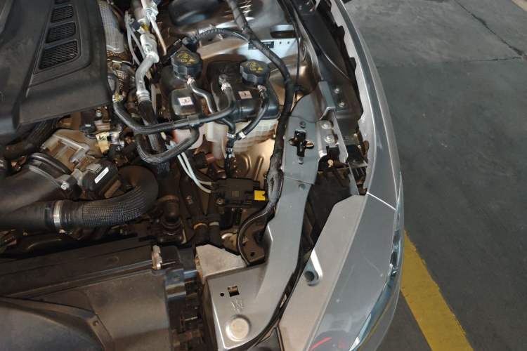 Used Maserati Ghibli 2022 2.0T GT Sharp Edition Engine Bay Left