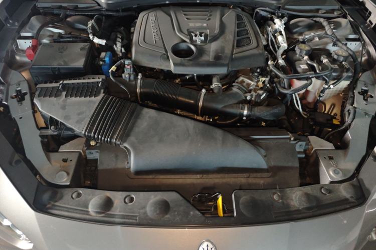 Used Maserati Ghibli 2022 2.0T GT Sharp Edition Engine Bay