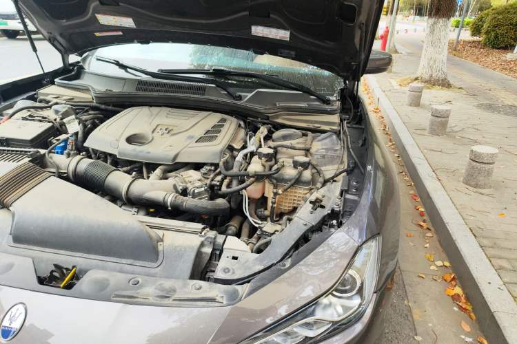 Used Maserati Ghibli 2022 2.0T GT Sharp Edition Engine Bay Left