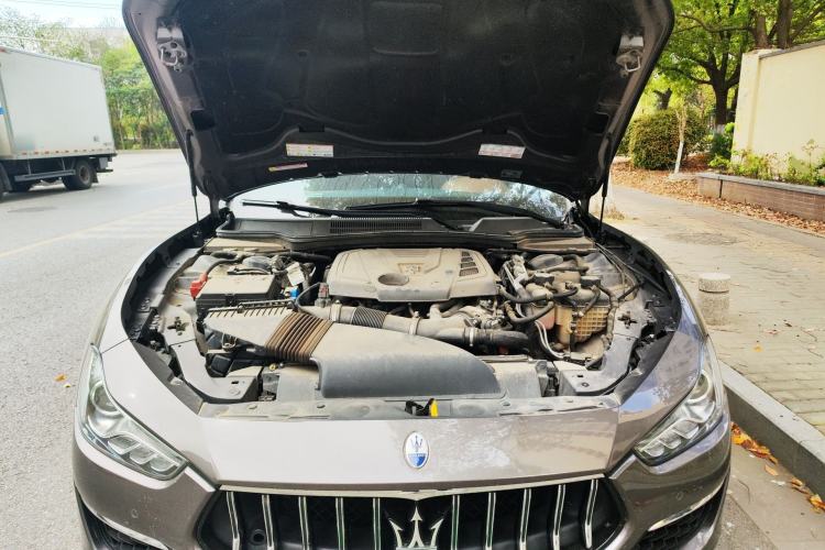 Used Maserati Ghibli 2022 2.0T GT Sharp Edition Engine Bay