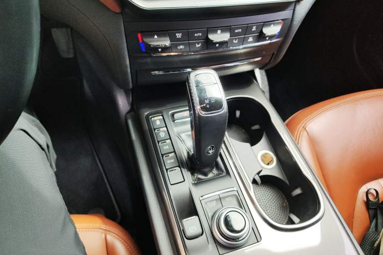 Used Maserati Ghibli 2022 2.0T GT Sharp Edition Gear Lever