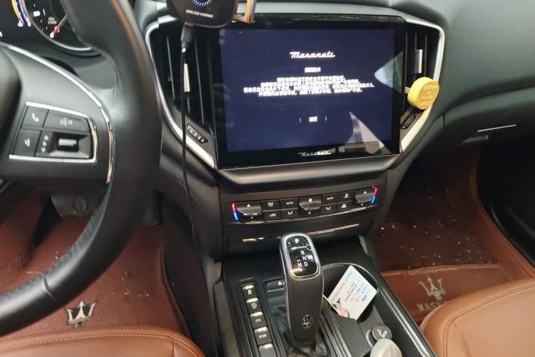 Used Maserati Ghibli 2022 2.0T GT Sharp Edition Audio And AC Panel