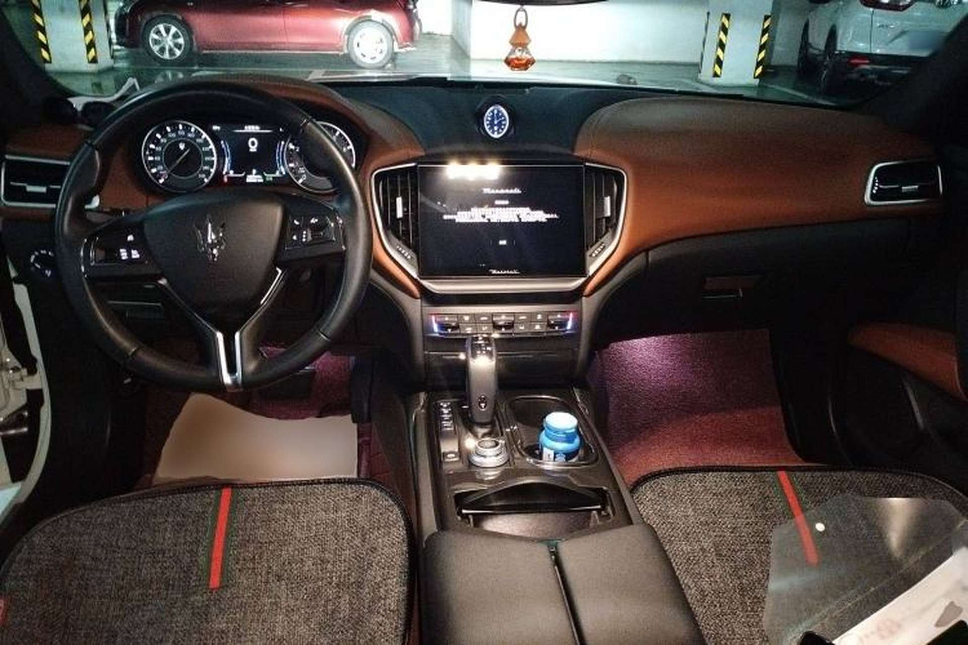 Used Maserati Ghibli 2022 2.0T GT Sharp Edition Center Console