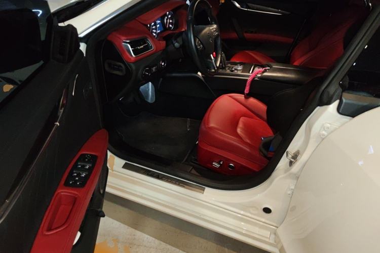 Used Maserati Ghibli 2022 2.0T GT Sharp Edition Driver Seat