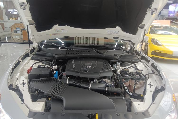 Used Maserati Ghibli 2022 2.0T GT Sharp Edition Engine Bay