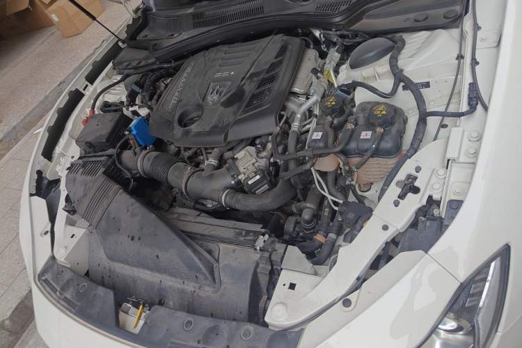 Used Maserati Ghibli 2022 2.0T GT Sharp Edition Engine Bay Left