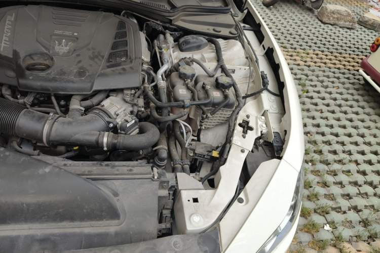 Used Maserati Ghibli 2022 2.0T GT Sharp Edition Engine Bay Left