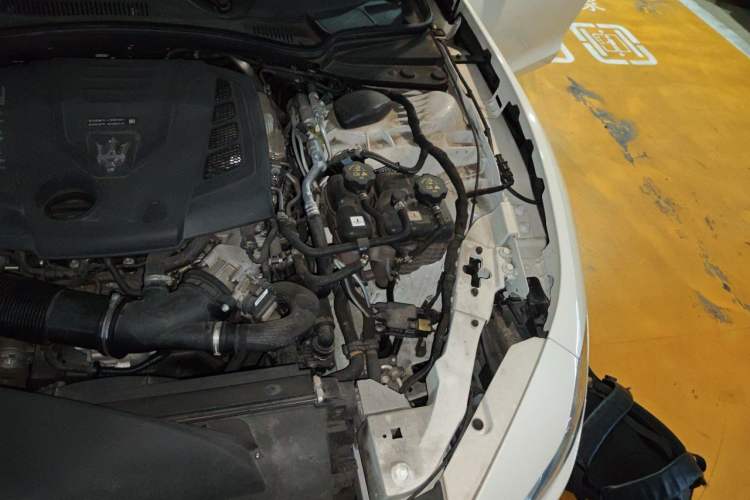 Used Maserati Ghibli 2022 2.0T GT Sharp Edition Engine Bay Left