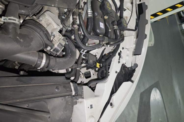 Used Maserati Ghibli 2022 2.0T GT Sharp Edition Engine Bay Left